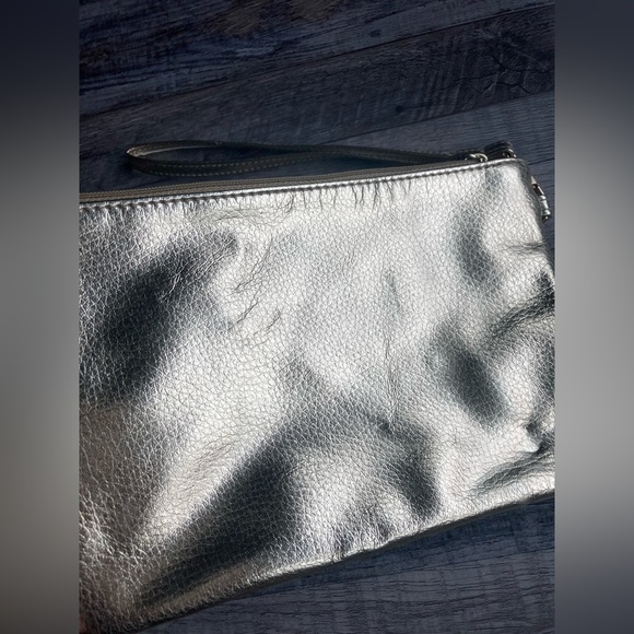 Small Gold Makeup Bag - Picture 2 of 6